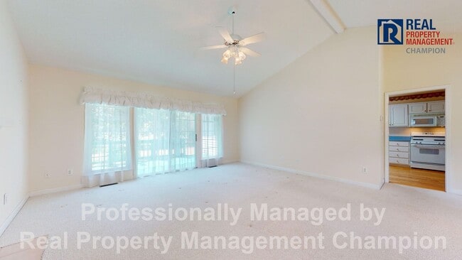 Photo - Vintage 3 Bedroom 2 Bathroom in the covete...