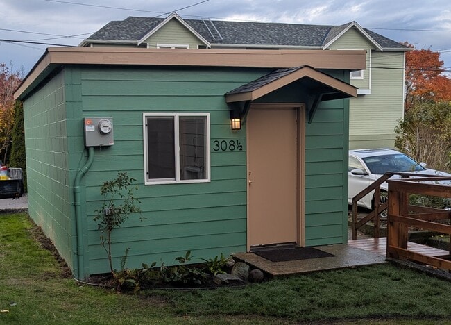 Building Photo - 308 1/2 5th Ave S Unit Edmonds Studio
