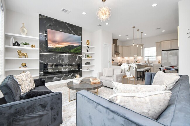 Photo - 2401 Chapman St