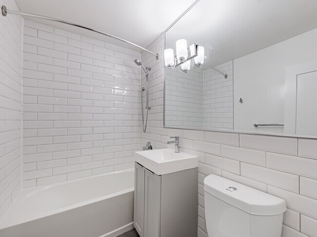 Photo - 1903 Bayview Ave