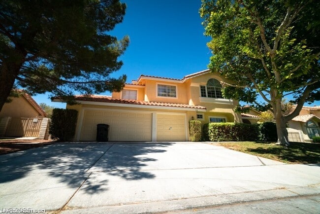 Building Photo - 910 Hollowbluff Ave