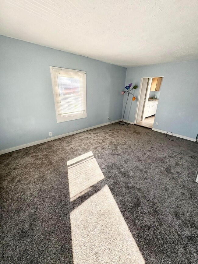 Photo - 2379 Linden Ave