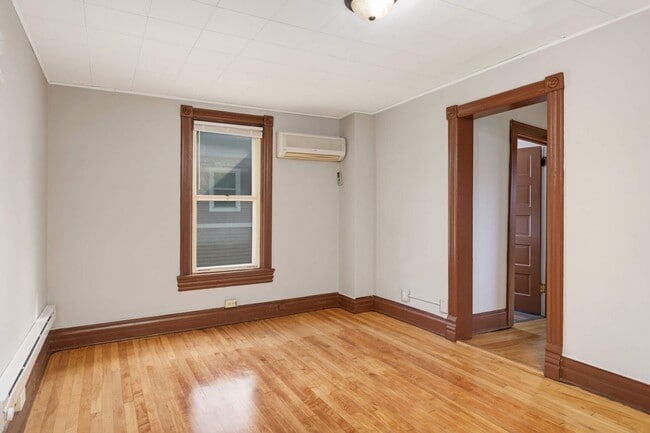 Photo - 375 Erie St Unit Upper