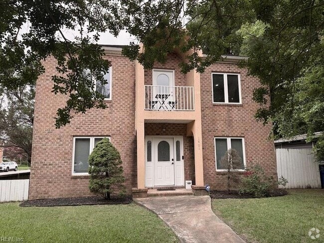 Building Photo - 1401 W 40th St Rental