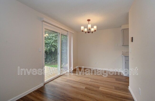 Photo - 2920 Harney St