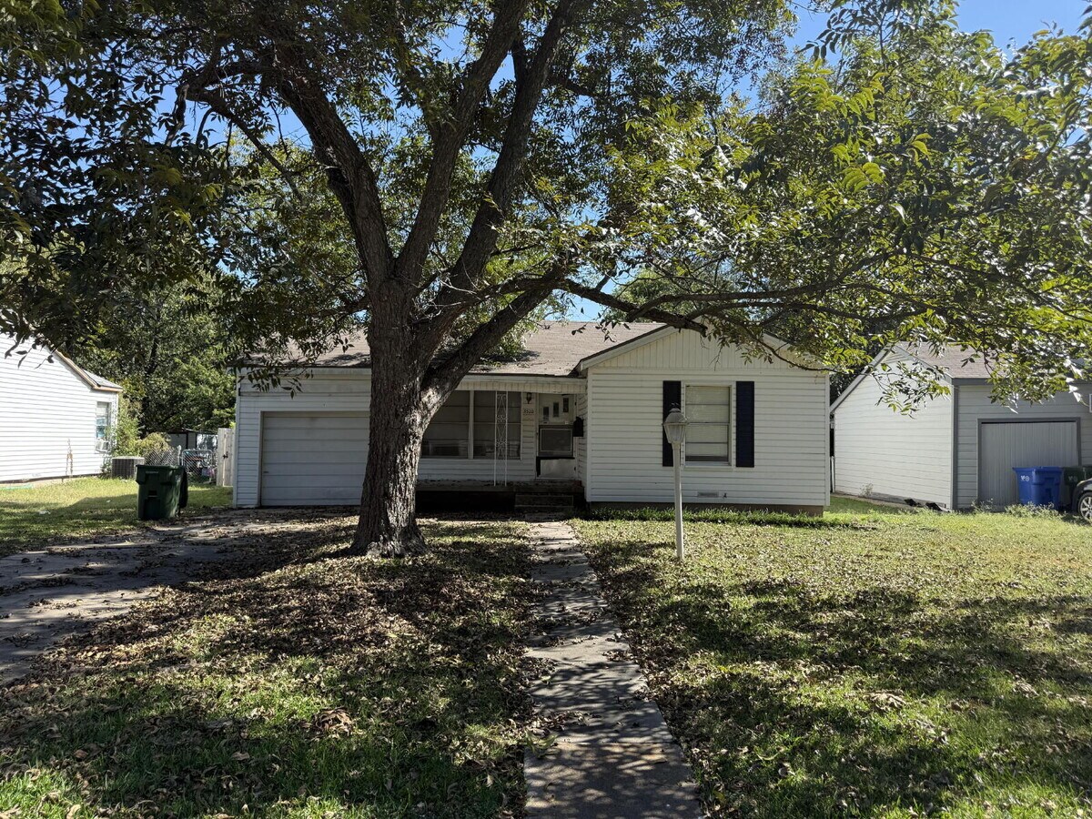 Photo - 3920 Maple Ave