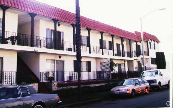 Building Photo - 7050-7059 Waring Ave Rental