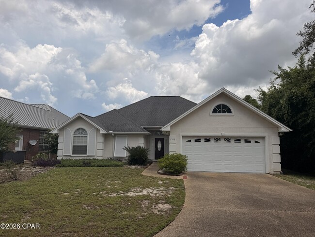 Building Photo - 2516 Country Club Dr