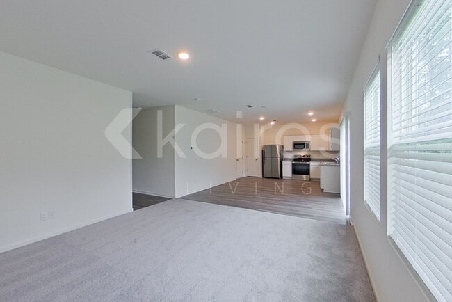 Photo - 638 Muster Fld Ct