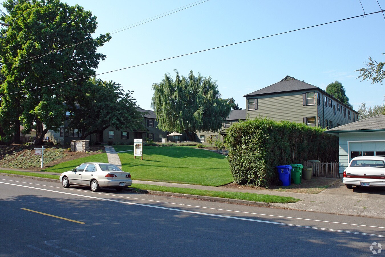 Creston Court - Creston Court Apartments