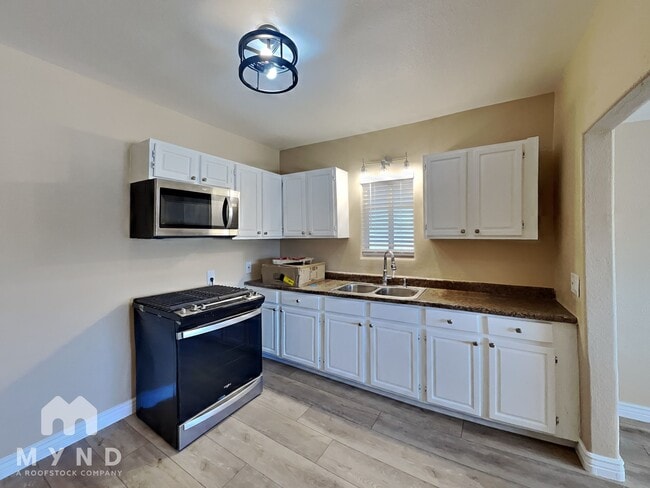 Photo - 271 Dakota St