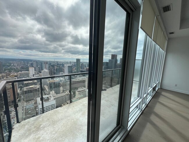 Photo - 488 University Ave Unit 5502