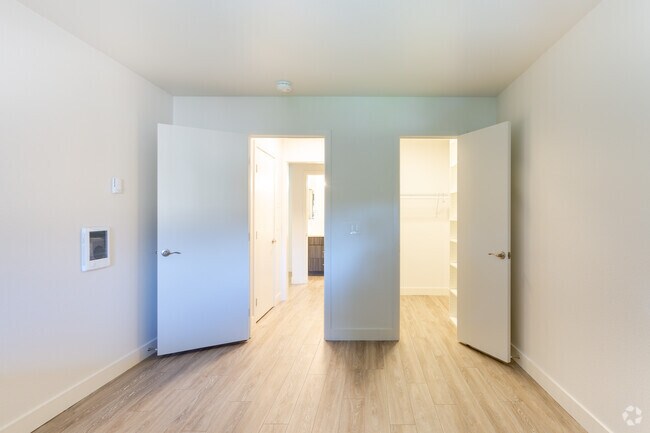 1BR, 1BA - 680 SF