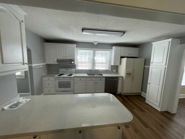 Photo - 4 Bedroom 2 bath home with garage in beaut...