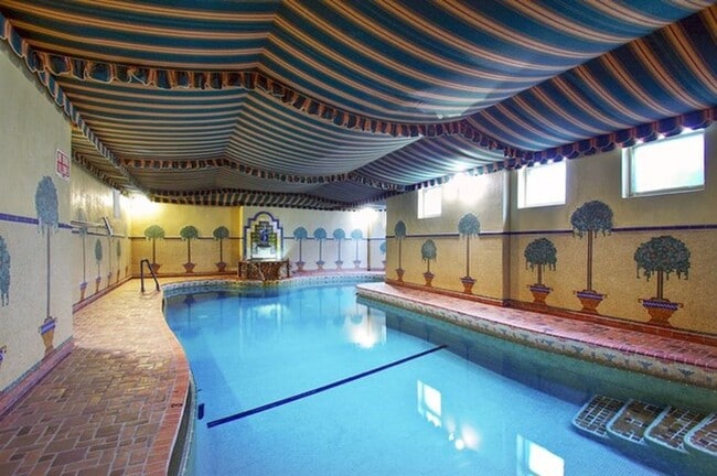 Building Photo - 2448 W Greenleaf Ave Unit 3