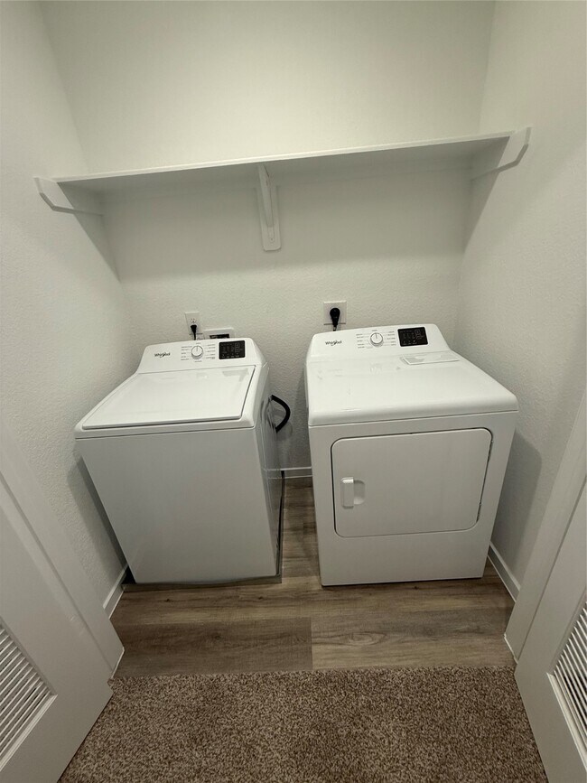 Photo - 1002 Moon Drop Ln