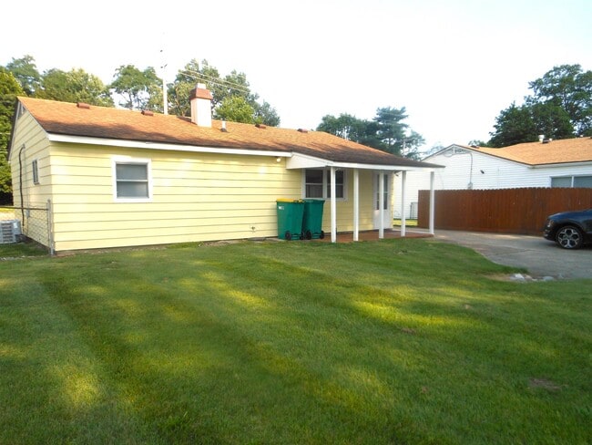 Photo - 2111 Maplehurst Ave
