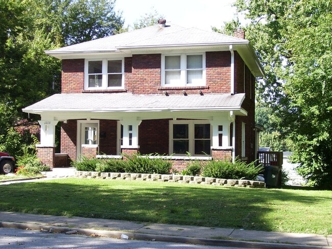 Building Photo - 1213 N Washington St Unit House