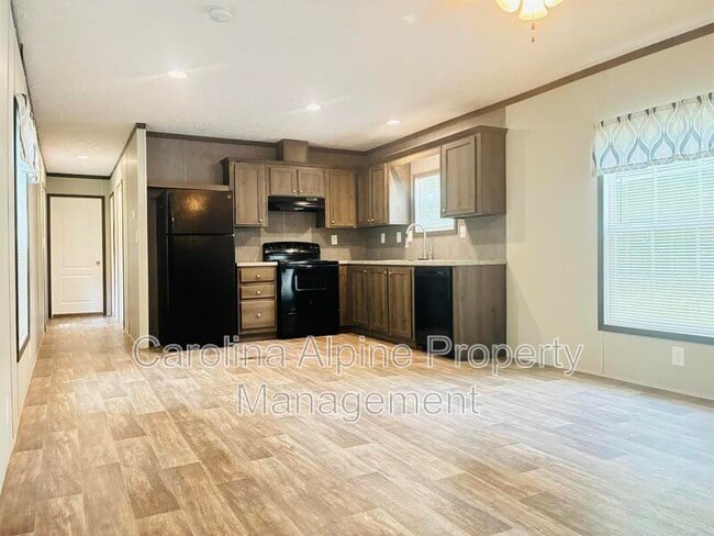 Photo - 315 Starling Ln