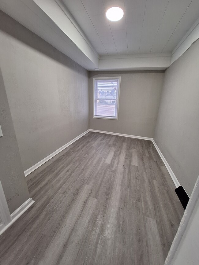 Photo - 627 E 2nd Ave