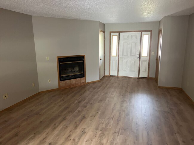 Photo - 2 bedroom/2 bath duplex! Southwest! 2 car...