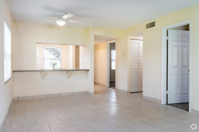 2BR, 2BA - 750SF - Living Room & Dining Room