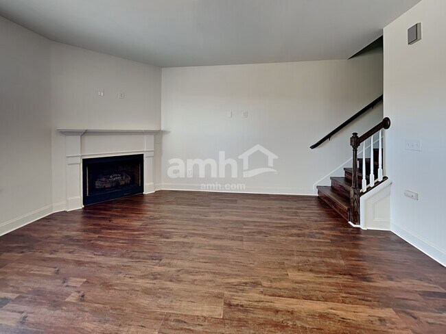 Photo - 574 Chantry Ln