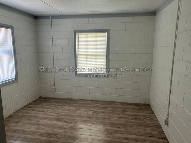 Photo - 923 Cleveland St