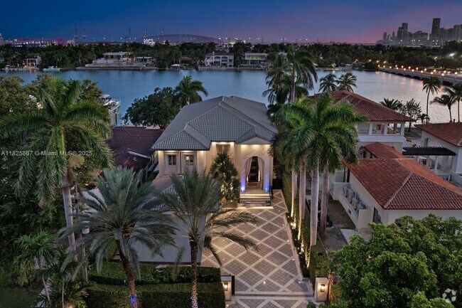 Building Photo - 176 S Hibiscus Dr Rental