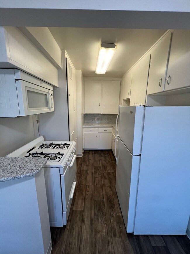 Photo - 1/2 Off 1st Month's Rent!! Unidad 2581 1/2