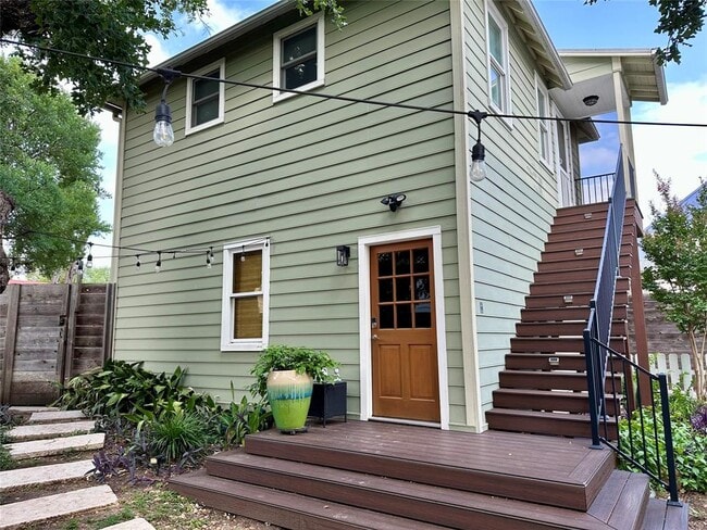 Building Photo - 2402 W 8th St Rental