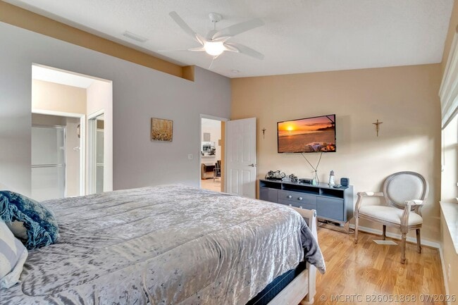 6129 Heliconia Rd