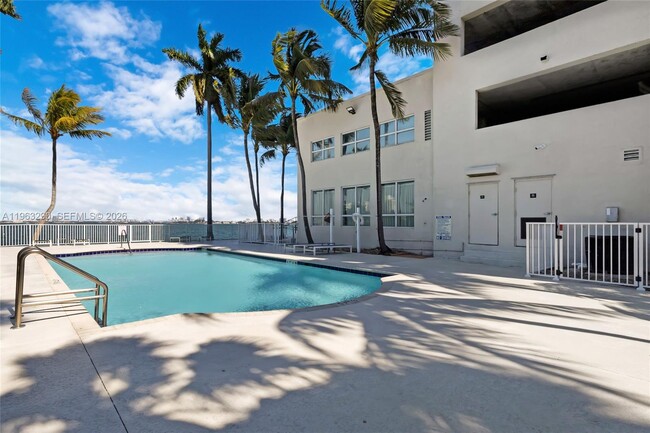 Photo - 1625 Kennedy Cswy Unit 1205G