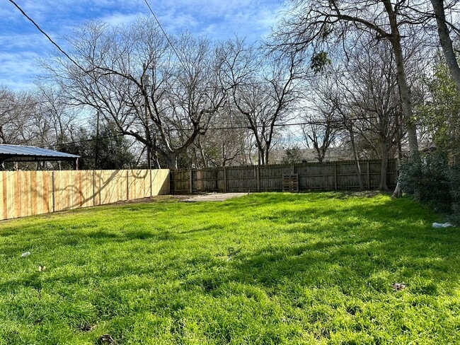 Photo - Spacious 3 bed/1 bath rental - Available Now!
