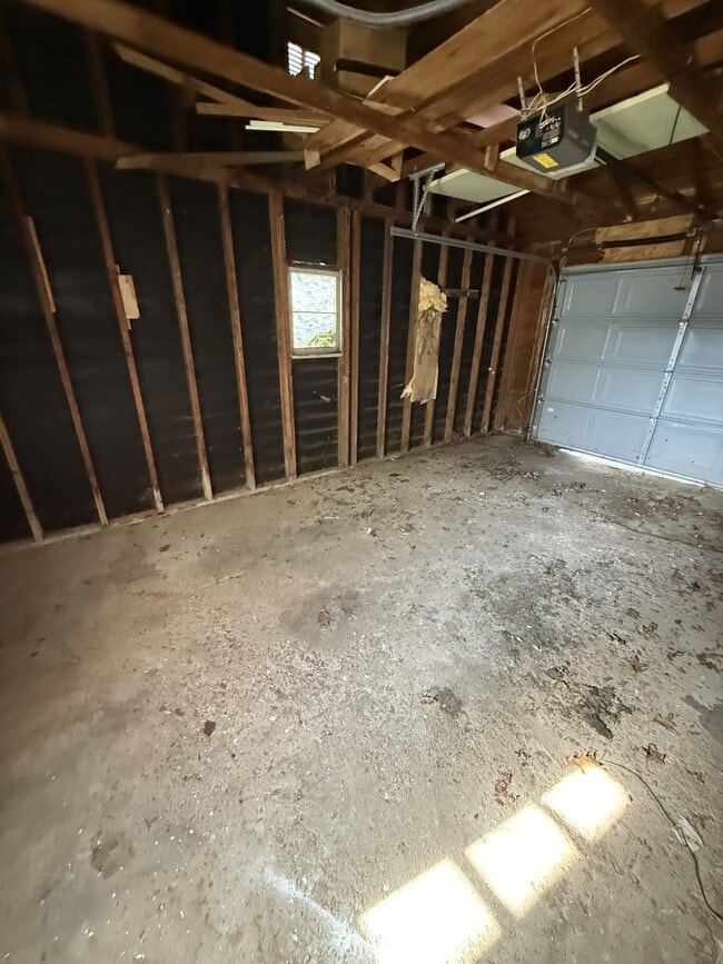 Photo - 1645 W Elm St