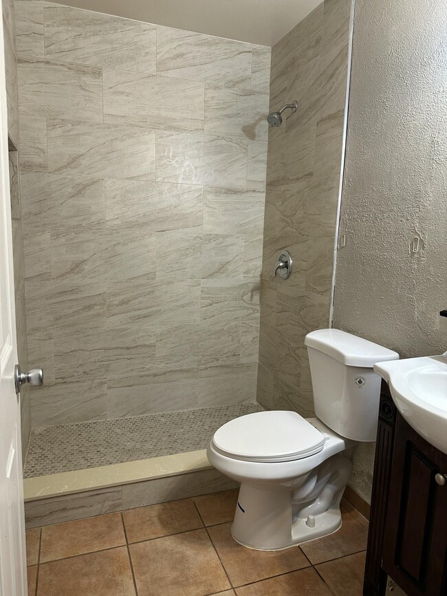 Photo - 6027 Redlands Rd NW