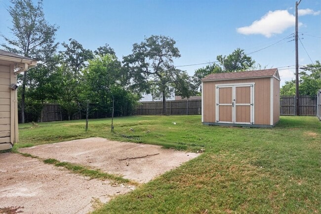 Photo - 725 Mary Lake Dr