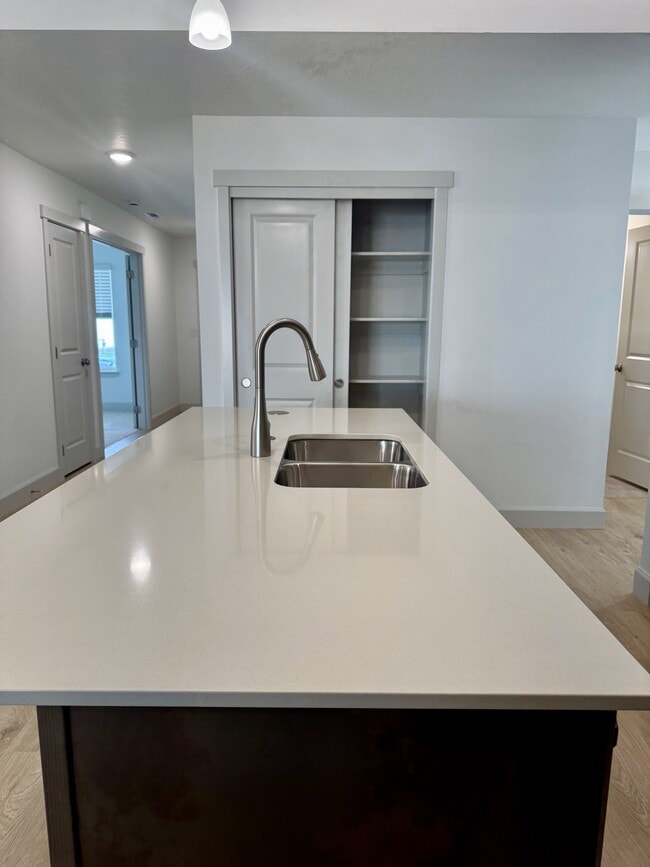 Photo - 1694 Wilson St