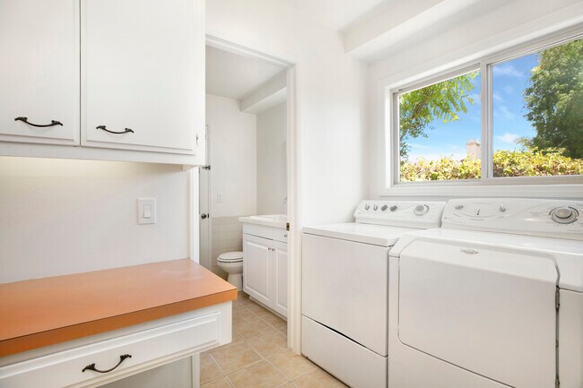 Photo - 1731 La Loma Dr