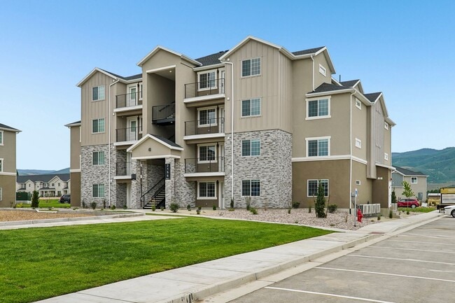 989 E Ella Ln