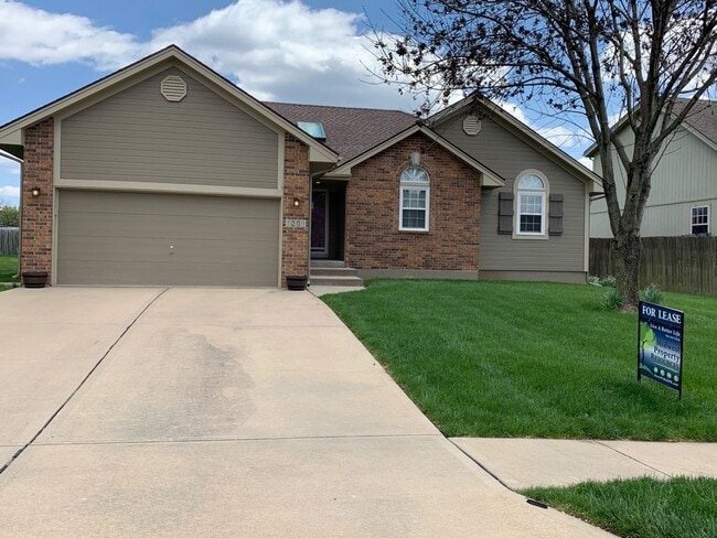 Ranch in Lee's Summit For Lease - Crisp, C... - Ranch in Lee's Summit For Lease - Crisp, C... House