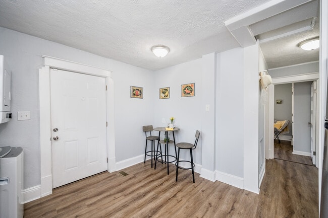 Photo - 403 Polk St