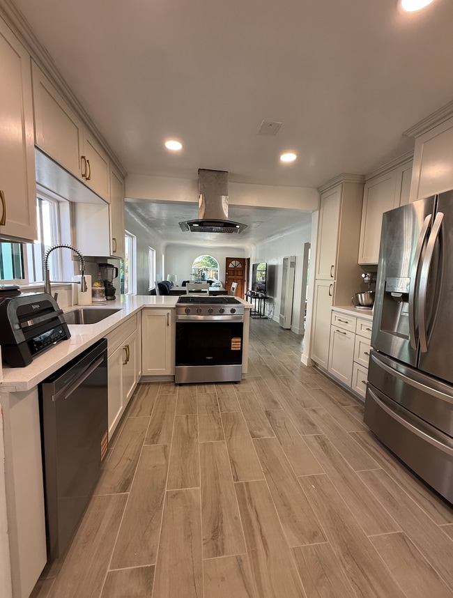Photo - 1441 W 60th Pl Unidad 1441 W 60th Pl