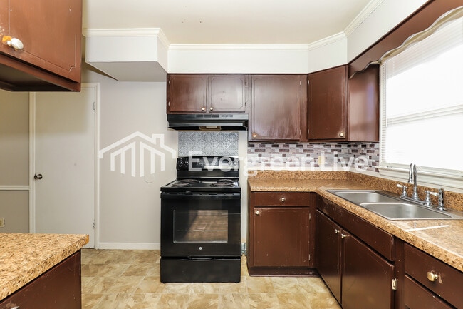 Photo - 1404 Larchmont Dr