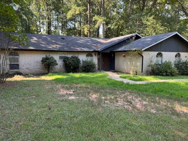 Building Photo - 610 Pine Cone Dr Rental