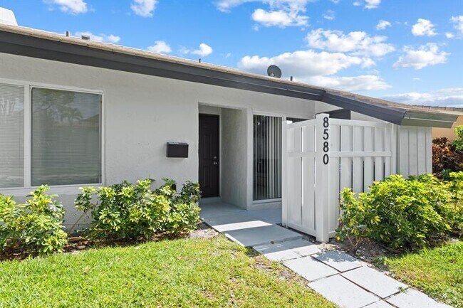 Building Photo - 8580 NW 32nd St Rental