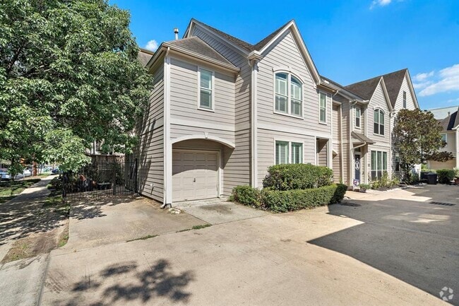 Building Photo - 2915 Chenevert St Rental