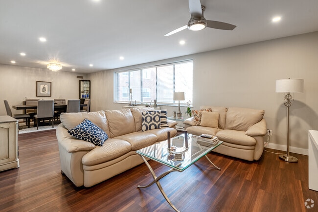 1BR, 1BA - 1025SF