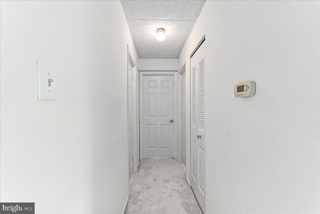 Building Photo - 3207 Valley Dr Unit 3207