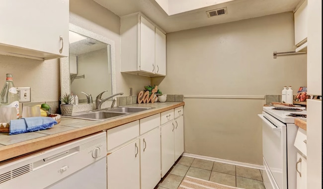 Photo - 3121 Johnston St Unit 235